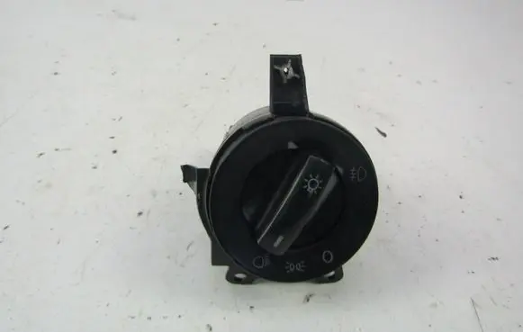 Volkswagen Polo Light switch 