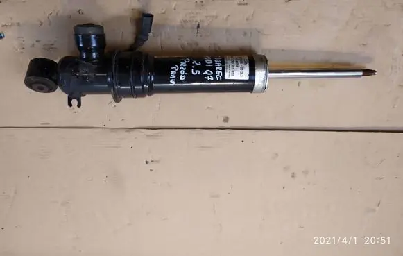 Audi Q7 4L Rear shock absorber/damper 1545002423