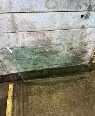 Volvo V60 Front door window glass four-door