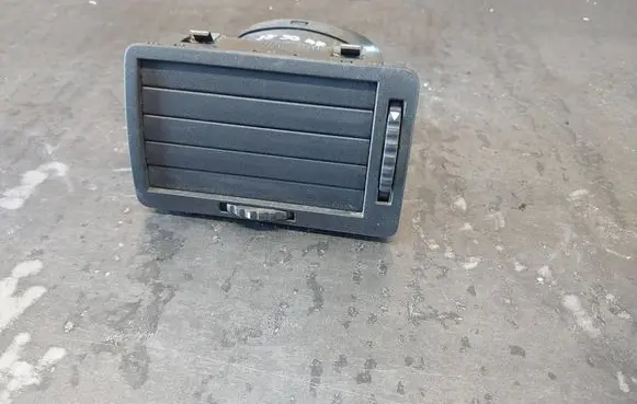 Skoda Octavia Mk1 (1U) Dash center air vent grill 1U1819701