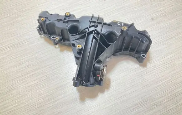 Audi Q3 8U Intake manifold 03L129711AN