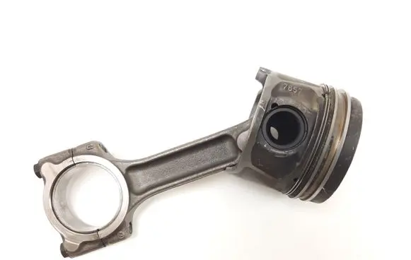Nissan Qashqai Piston with connecting rod 7657