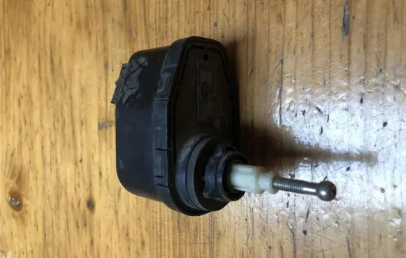 Volkswagen PASSAT B3 Headlight level adjustment motor 357941295