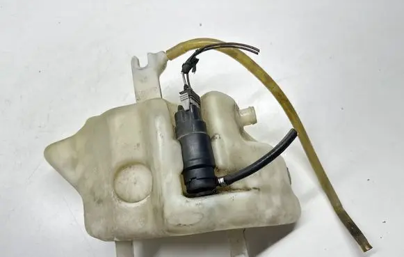 BMW 5 E34 Windshield washer fluid reservoir/tank 8359075 1391358