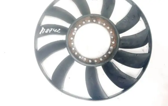 Volkswagen PASSAT B5.5 Fan impeller 058121301b