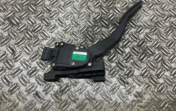 Smart ForFour I Accelerator throttle pedal A4543000104