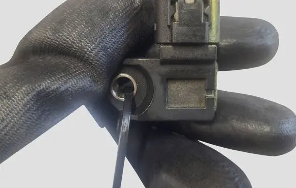 BMW 1 E81 E87 Air pressure sensor 780474201