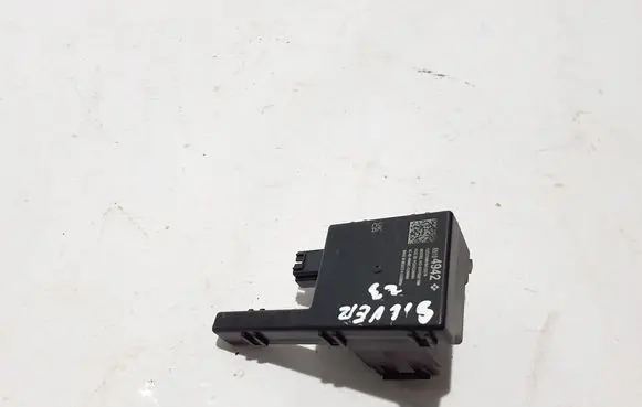 Chevrolet Silverado Aerial antenna amplifier 85104942