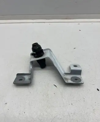 Renault Clio V Fender mounting bracket 631432376R
