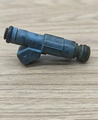 Volvo XC90 Fuel injector 9186060
