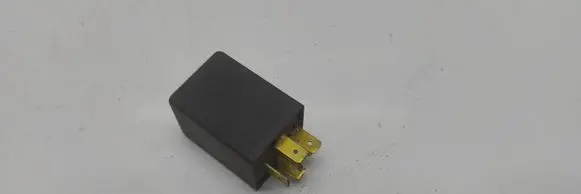 Volkswagen PASSAT B4 Window wiper relay 431955531