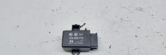 Volkswagen PASSAT B6 Other relay 1Z0959772