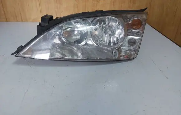 Ford Mondeo Mk III Headlight/headlamp 1S7113006BK 0301174601