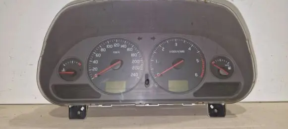 Volvo V70 Speedometer (instrument cluster) 9168386