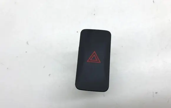 Nissan Leaf I (ZE0) Hazard light switch