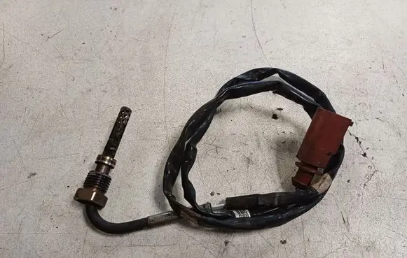 Volkswagen Touran II Exhaust gas temperature sensor 03L906088DH