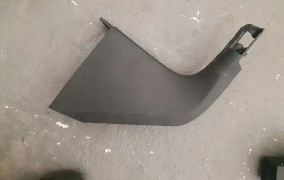 Foot area side trim