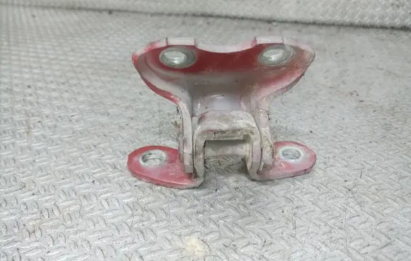 Toyota Yaris Front door lower hinge 