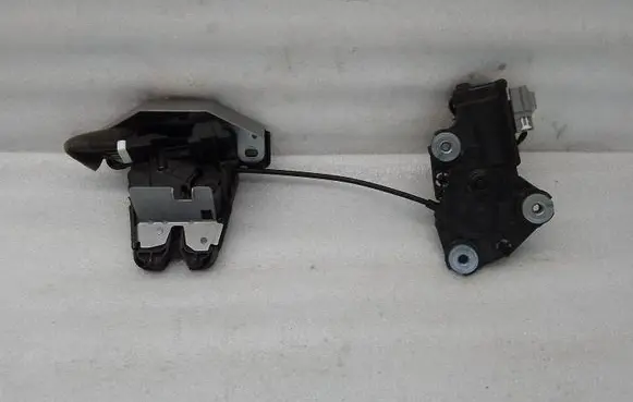 Loading door lock