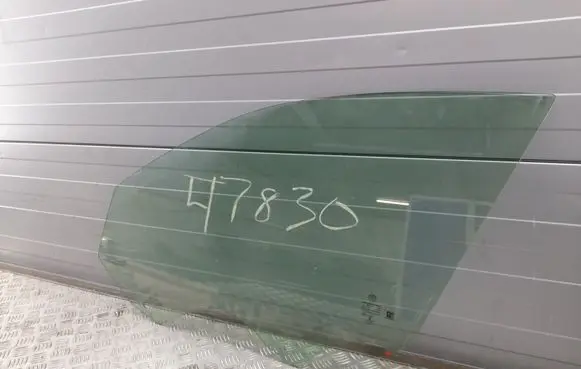 Alfa Romeo Stelvio Front door window glass four-door