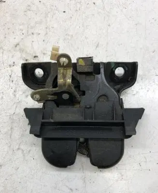 Audi A4 S4 B5 8D Tailgate/trunk/boot lock/catch/latch 8D9827520A