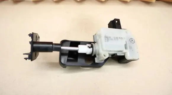 Mercedes-Benz SLK R171 Fuel tank cap lock 2038201997