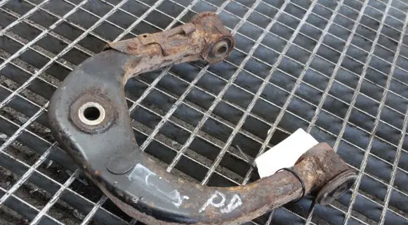 Toyota Land Cruiser (HDJ90) Front lower control arm/wishbone