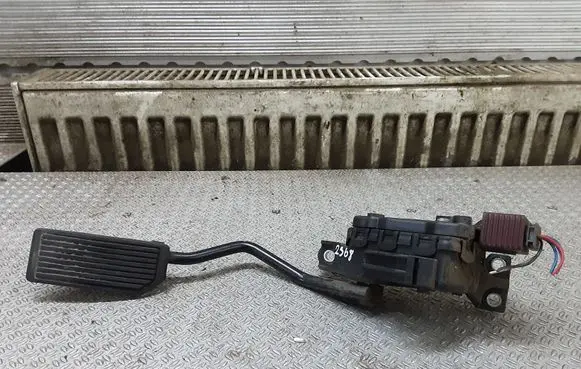 Nissan Primera Accelerator throttle pedal 18002AU410