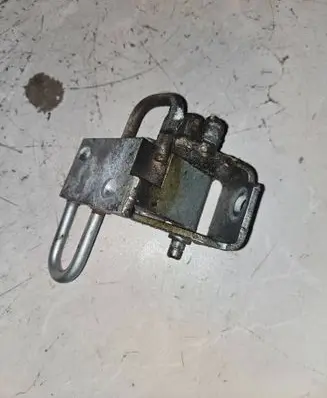 Volkswagen Polo IV 9N3 Front door lower hinge 6Q0831411A