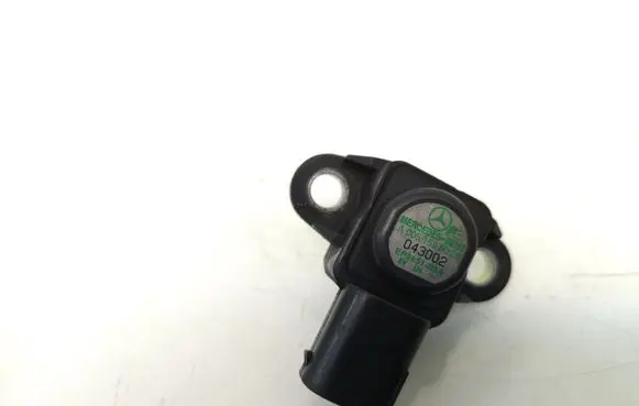 Mercedes-Benz E W211 Air pressure sensor A0051535028