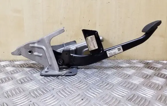 Ford Kuga II Brake pedal AV612467CF