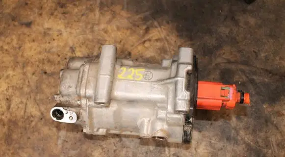 Seat Toledo I (1L) Air conditioning (A/C) compressor (pump) 820803