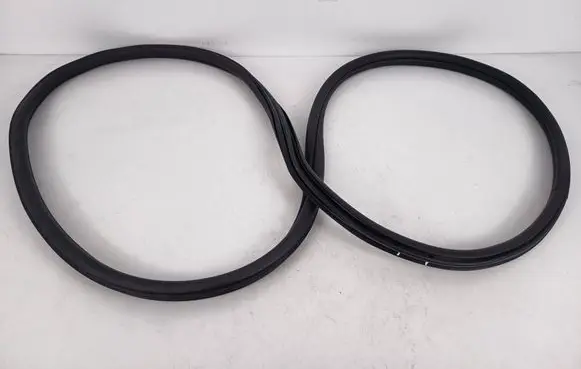 BMW 3 F30 F35 F31 Front door rubber seal 7303968