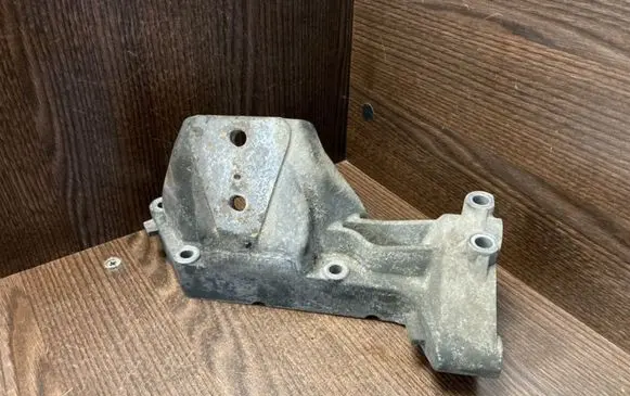 Iveco Daily 4th gen Engine mount bracket 500376599