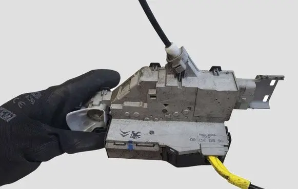 Citroen Jumpy Front door lock 9681335780