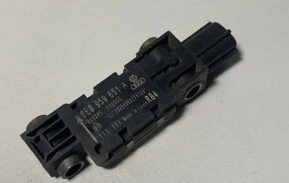 Audi A4 S4 B7 8E 8H Airbag deployment crash/impact sensor 8E0959651A
