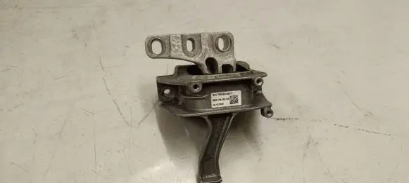 Skoda Octavia Mk4 Engine mount bracket 5wa199262aa