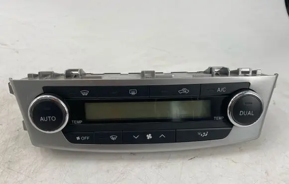 Toyota Avensis T270 Climate control unit E1066696