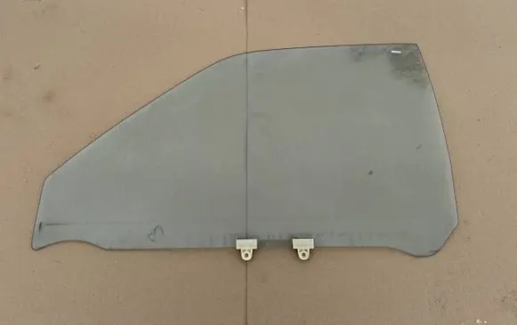 Nissan Terrano Front door window glass four-door 8030101G00