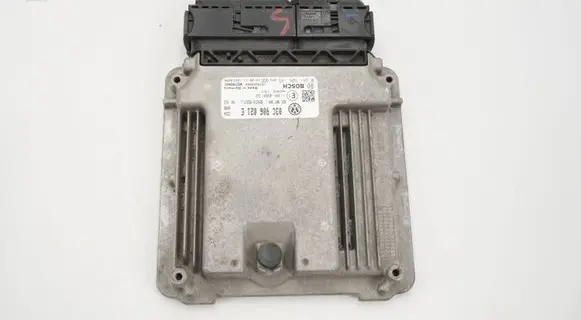 Volkswagen Touran II Engine control unit/module 03C906021E