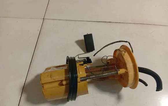 Ford Mondeo MK IV Fuel level sensor