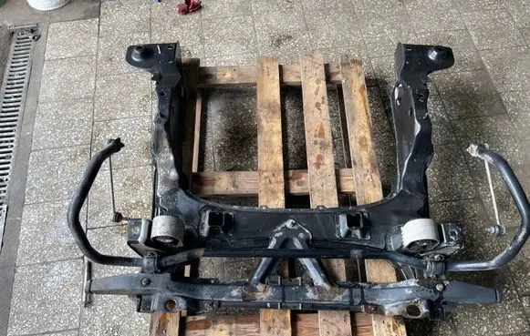 Mercedes-Benz B W245 Front subframe A1696200687 0530001302