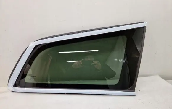 Volvo V60 Rear side window