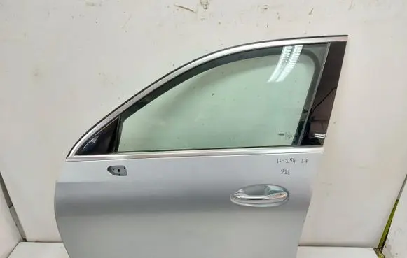 Mercedes-Benz GLC C254 Front door MERCEDW254DRZWI922