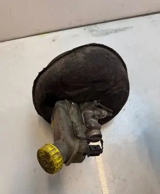 Audi A2 Brake booster 8z1614105b