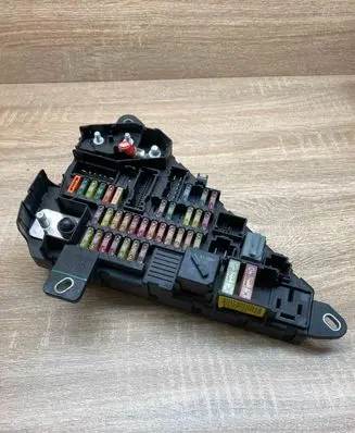 BMW 5 E60 E61 Fuse module 6906588 6906603