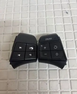 Volvo V50 Steering wheel buttons/switches 30739641