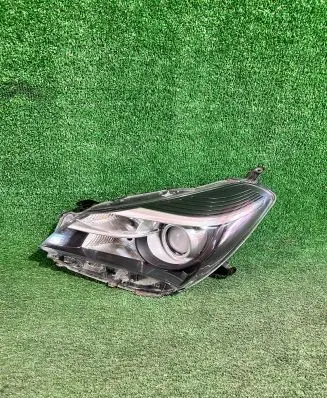 Toyota Yaris Headlight/headlamp