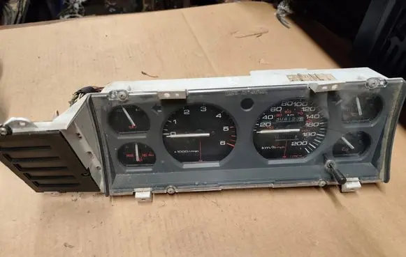 Speedometer (instrument cluster)