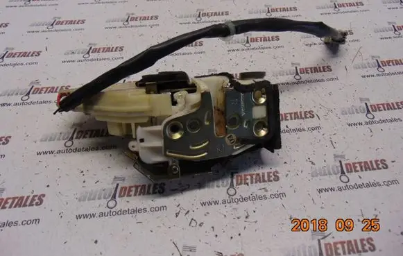 Honda CR-V Front door lock